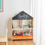 Kinder home Dečiji ormarić, regal za igračke i knjige sa tablom za pisanje, kuća, drvo
