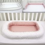 Gnezdo "3LITTLE FRIENDS IN PARIS" puder roze