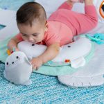 KIDS II BRIGHT STARTS PODLOGA ZA IGRU - POLAR BEAR 10841 - Слика 4