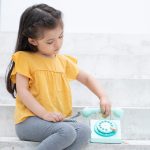 Drvena igračka Plavi telefon Classic World - Слика 11