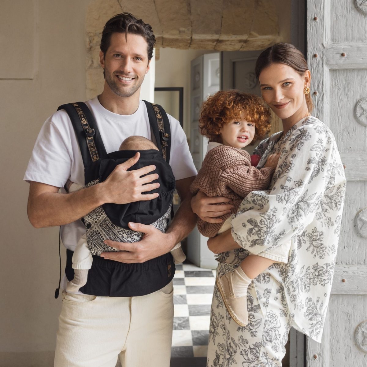 kinderkraft-nosiljka-huggy-bizuu-lunar-black17883 Kinderkraft nosiljka HUGGY BIZUU lunar black - Слика 5