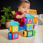 KIDS II BABY EINSTEIN AKTIVITI IGRACKA BRIDGE & LEARN MAGNETIC BLOCKS 12818 - Слика 4
