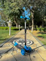 Trotinet Twist Scooter svetleći sa 3 točka do 40kg plavi Cool Wheels