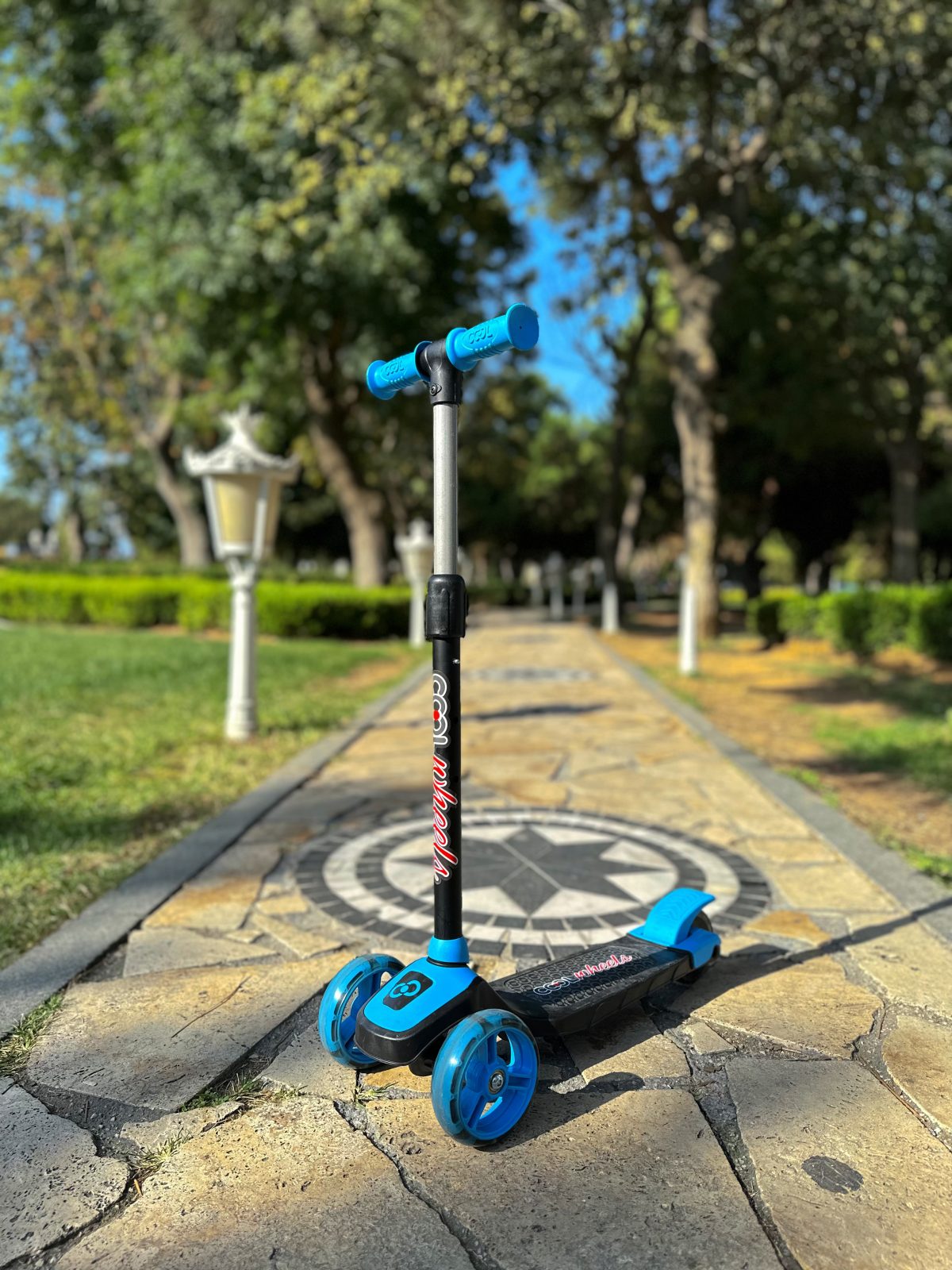 Trotinet Twist Scooter svetleći  sa 3 točka do 40kg  plavi Cool Wheels - Слика 15