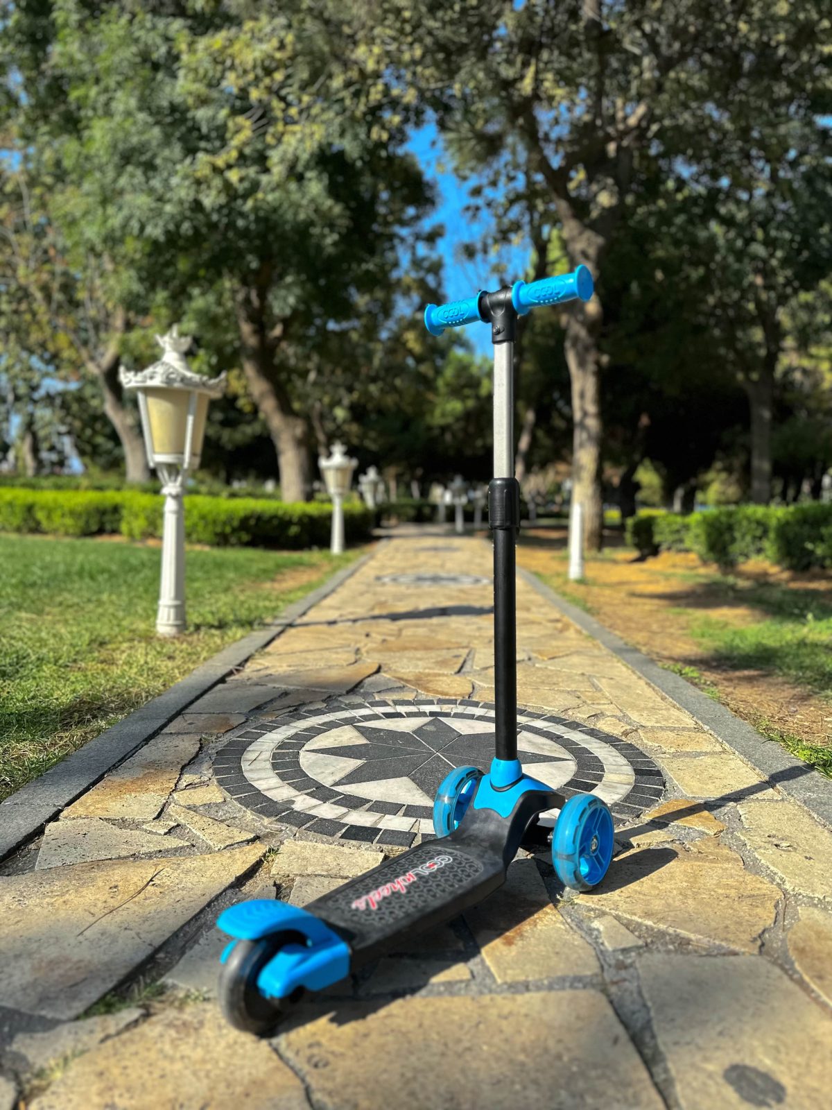 Trotinet Twist Scooter svetleći  sa 3 točka do 40kg  plavi Cool Wheels - Слика 14