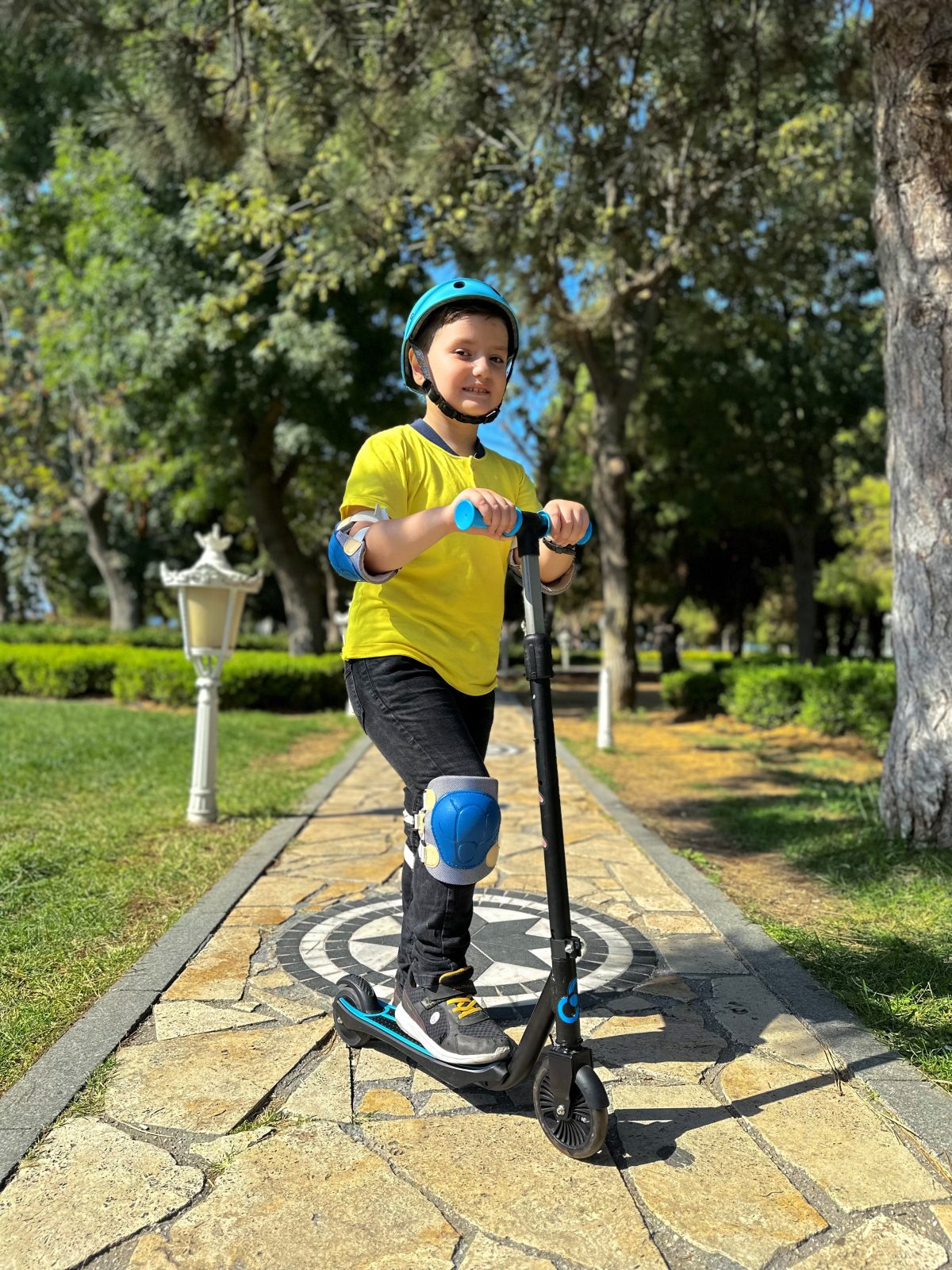 Trotinet za decu FR59243 sa 2 svetleća točka do 50kg plavi Cool Wheels - Слика 14