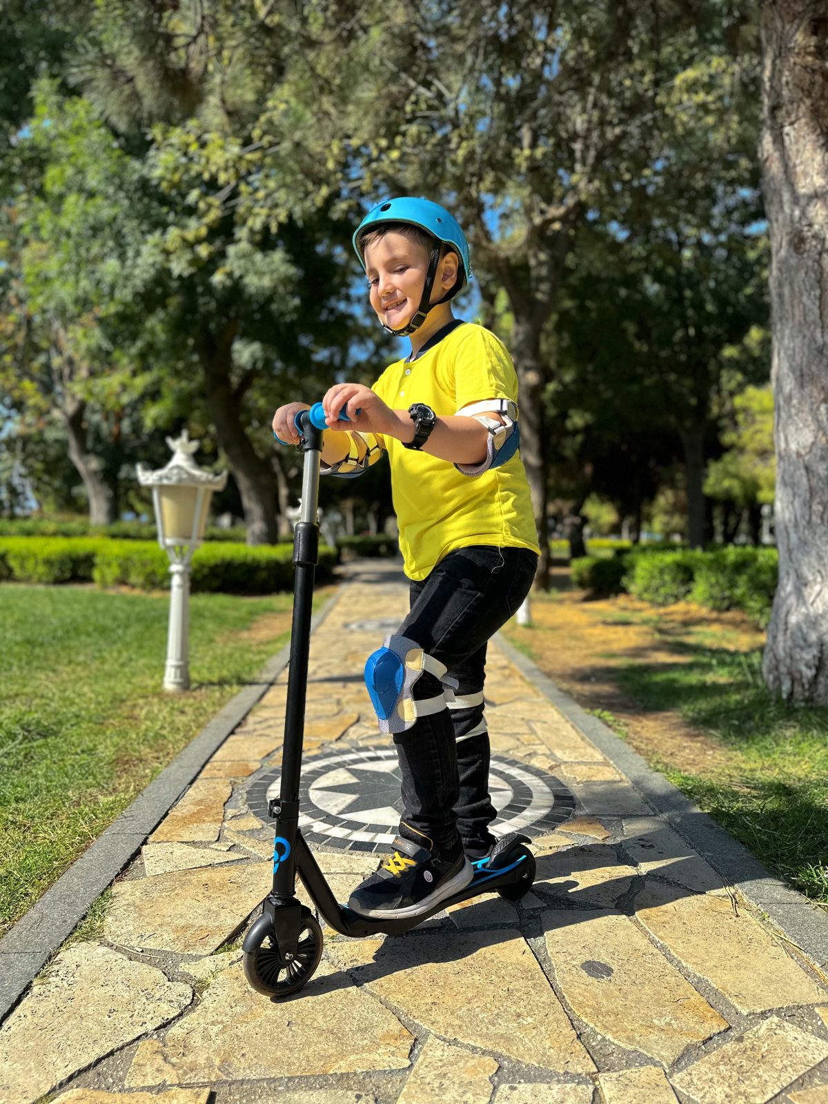 Trotinet za decu FR59243 sa 2 svetleća točka do 50kg plavi Cool Wheels - Слика 13