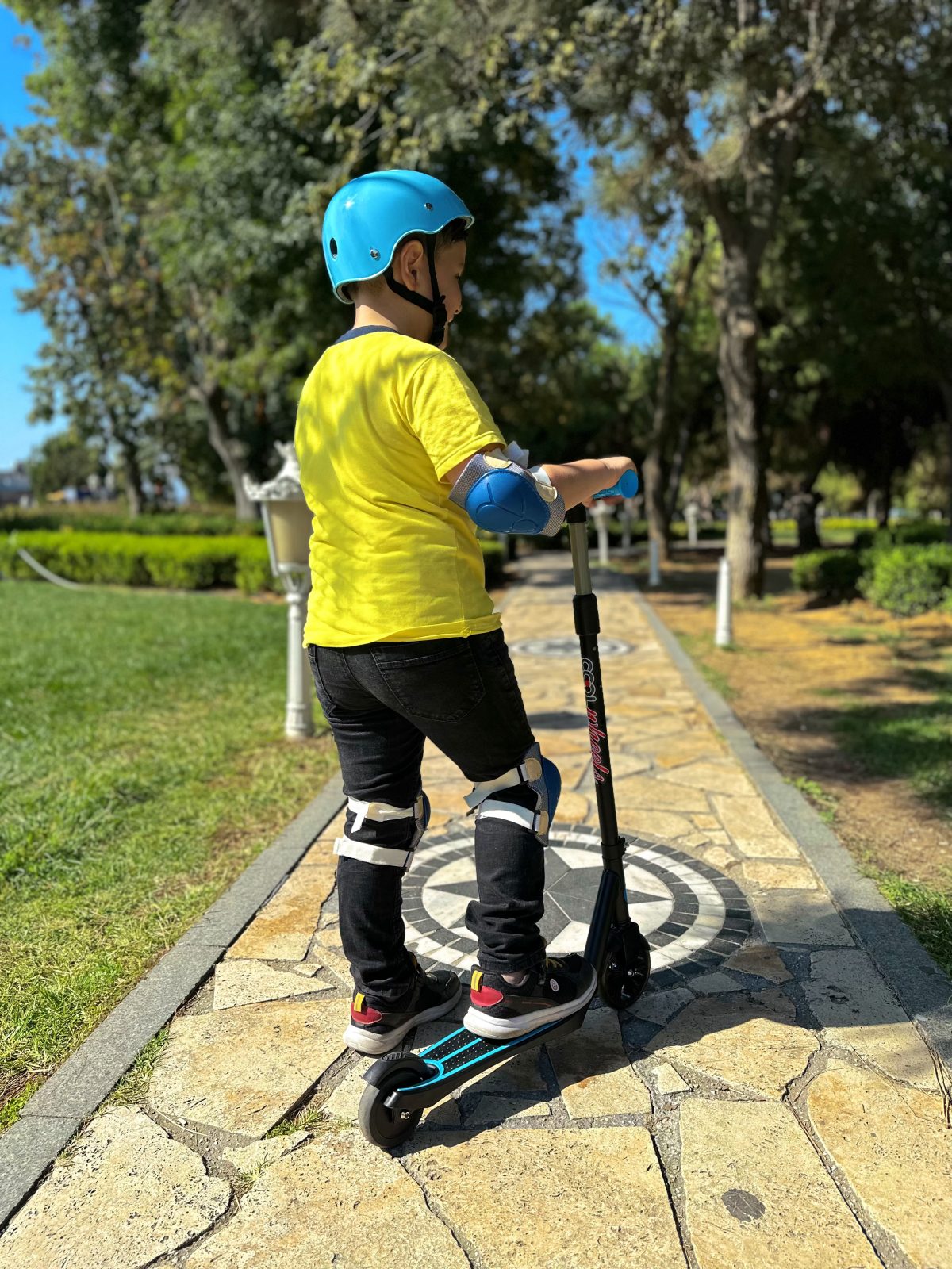 Trotinet za decu FR59243 sa 2 svetleća točka do 50kg plavi Cool Wheels - Слика 12