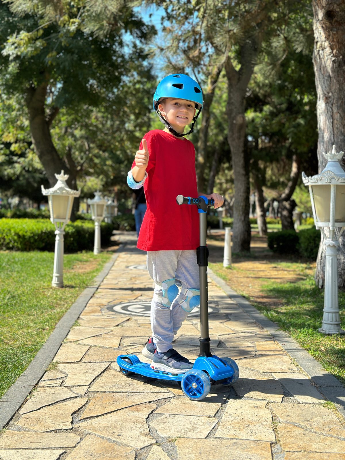 Sklopivi trotinet za decu  Maxi Twist 3 svetleća točka do 50kg plavi Cool Wheels - Слика 17