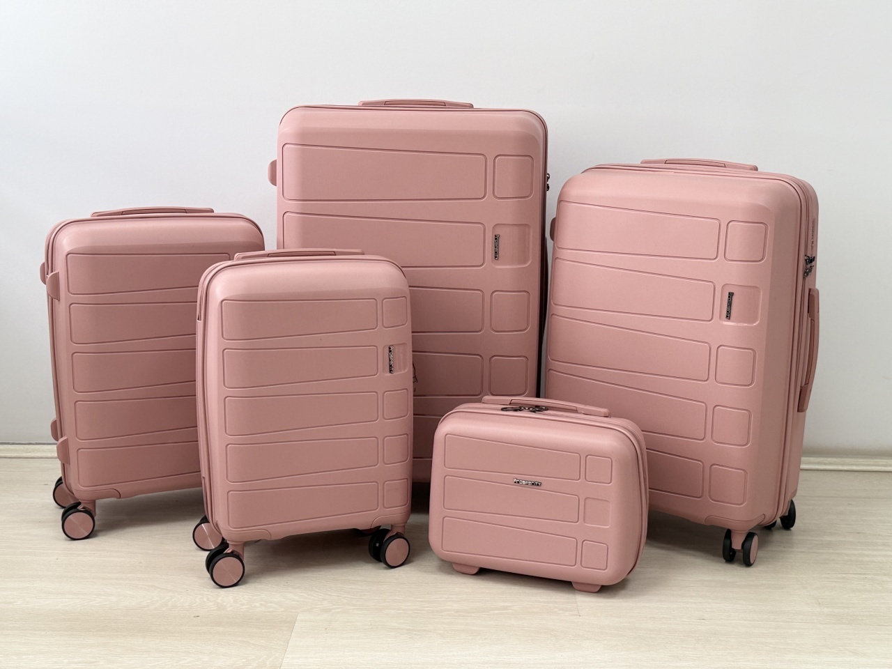 set-kofera-world-5-1-rose17766 SET KOFERA WORLD 5/1 ROSE - Слика 1