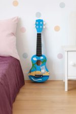 Ukulele drvena gitara za decu sa 4 najlonske žice i trzalicom plava – ECOTOYS - Слика 3