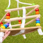 Dečija drvena ljuljaška KINDER HOME sa kaišem i bočnim stranama – do 70 kg, 30×30 cm - Слика 3