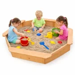 Dečiji drveni peskarnik KINDER HOME – model sa 8 strana i 4 sedišta, 134,5×134,5 cm - Слика 7