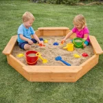 Dečiji drveni peskarnik KINDER HOME – model sa 8 strana i 4 sedišta, 134,5×134,5 cm - Слика 4