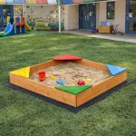 Dečiji drveni peskarnik KINDER HOME sa 4 sedišta – 90x90 cm, za dvorište i baštu - Слика 4