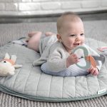 KIDS II INGENUITY PODLOGA ZA IGRU COZY SPORTS REVERSIBLE DUVET 12126 - Слика 7