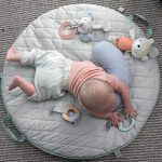 KIDS II INGENUITY PODLOGA ZA IGRU COZY SPORTS REVERSIBLE DUVET 12126 - Слика 6