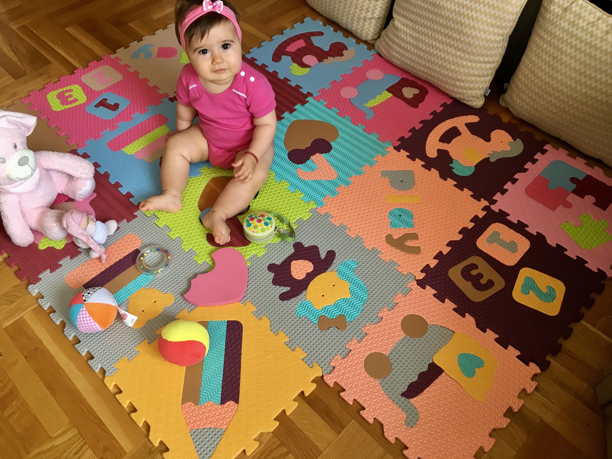 38036924_10217791623889442_6441322819300098048_n Podne puzzle Premijum klase "Ćerke-majke" DVA kompleta (pink+braon) - Слика 1