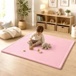 Dečiji tepih sa memorijskom penom KINDER HOME LOLA, 150x200 cm, debljina 3,5 cm, baršunasto mekan vodootporni gornji sloj, memori pena, podloga protiv klizanja, roze - Слика 6