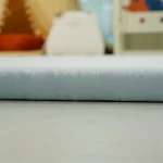 Dečiji tepih sa memorijskim efektom KINDER HOME LOLA, 150x200 cm, debljina 3,5 cm, baršunasto mekan vodootporni gornji sloj, memori pena, protivklizna podloga, plava - Слика 8