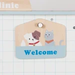 Igračka za dečiju veterinarsku kliniku KINDER HOME – drveni veterinarski centar sa dodacima i plišanim psom - Слика 10