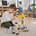 Dečiji drveni kran KINDER HOME, set sa vozom, kamionom i brodom - Слика 11