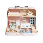 KINDER HOME Dečija drvena kućica sa koferom - Слика 10
