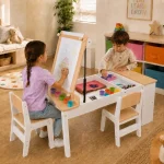 KINDER HOME 3 u 1 dečiji drveni sto sa 2 stolice, tablom za crtanje, organizatorom i rolnom papira - Слика 3
