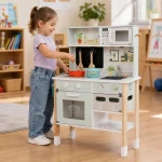 Dečija drvena kuhinja KINDER HOME sa elektronskom pločom za kuvanje, mikrotalasnom pećnicom, rernom, sudoperom i dodacima, od punog drveta i MDF-a - Слика 12