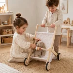 Dečija drvena kolica za lutke KINDER HOME sa mekom tekstilnom korpom - Слика 4