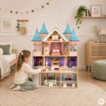 Drvena četvorospratna kućica za lutke Bella Castle, sa 15 komada nameštaja – ECOTOYS - Слика 3